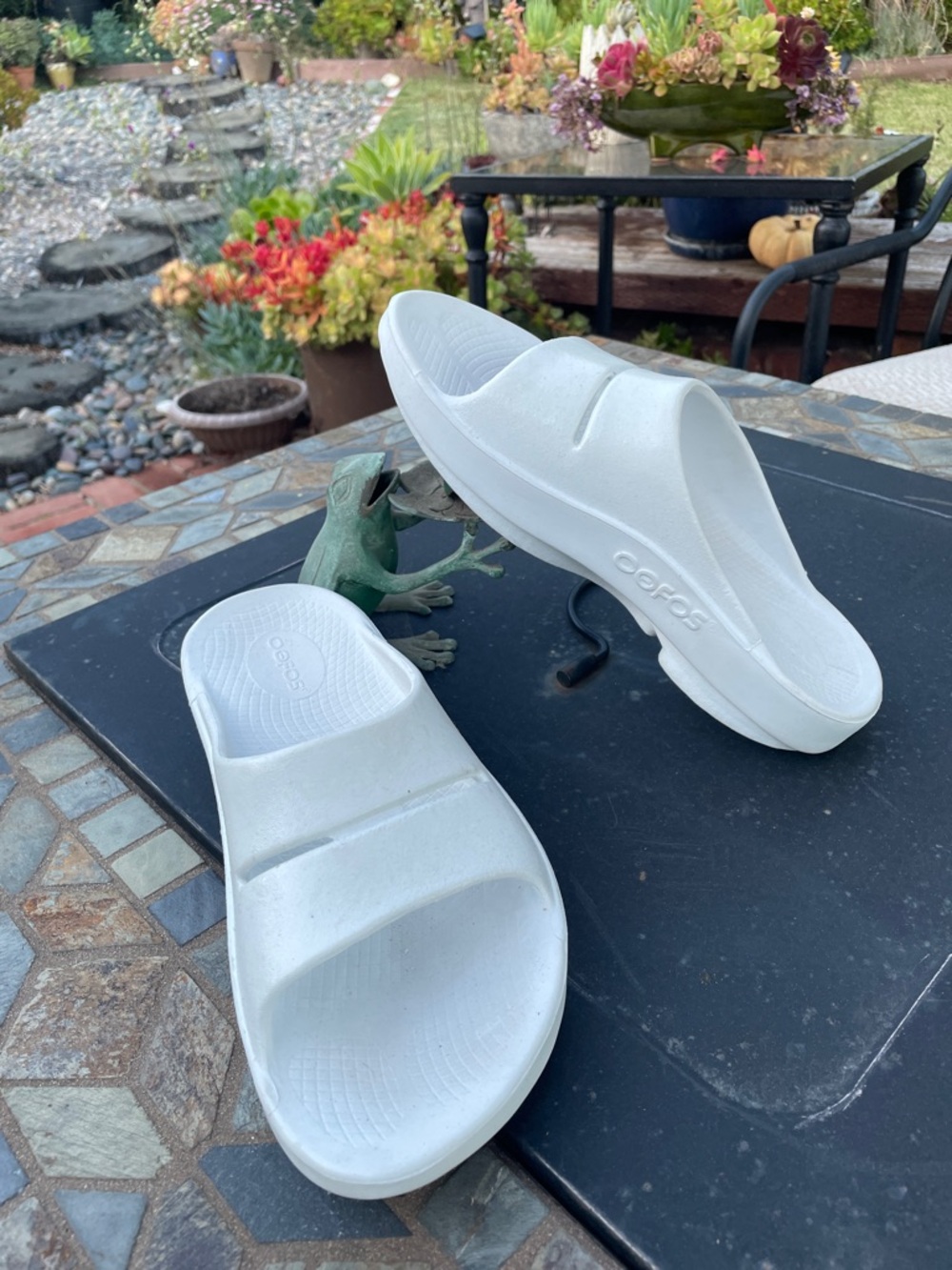 OOFOS White Women’s Slide Sandals - Picture 3 of 3